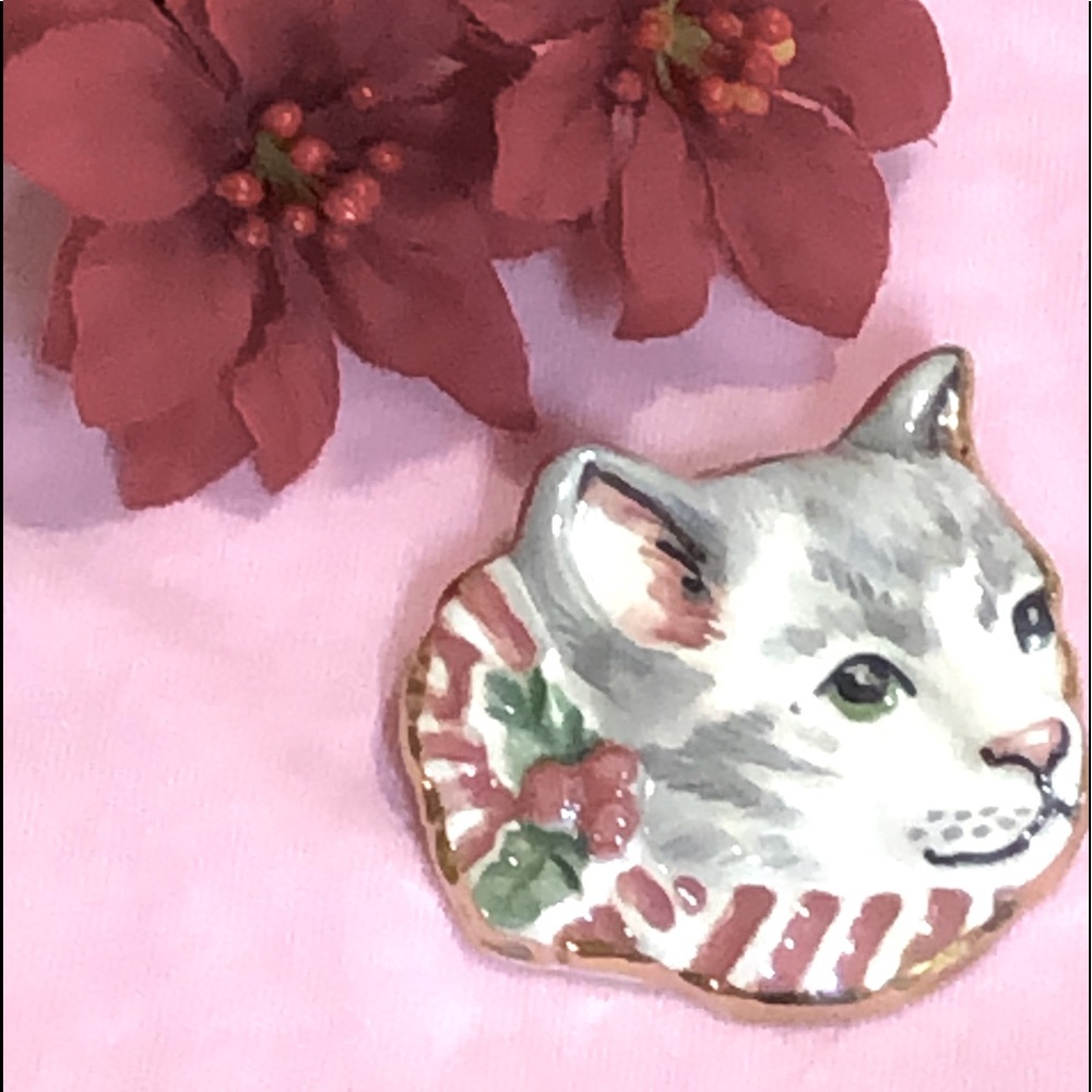 Cat Christmas pin/pendant